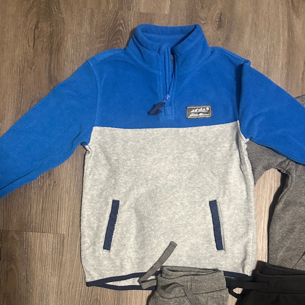 Boys Bundle Tops and Shorts 5/6 - Picture 3 of 4